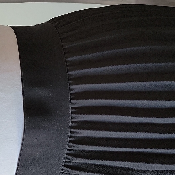 Andi + James Skirt..in size small - Picture 2 of 3